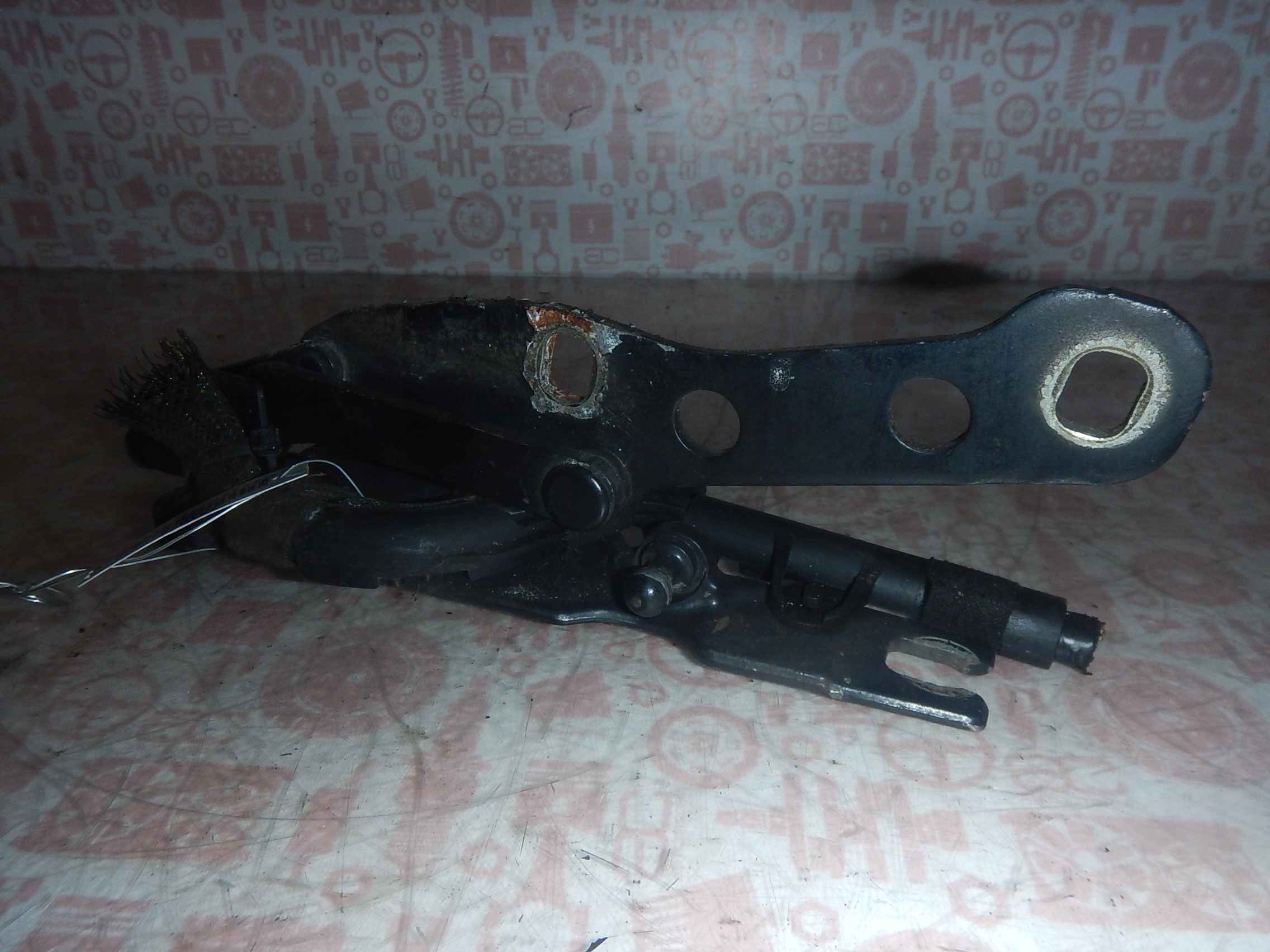 Петля капота правая BMW 3-Series (E46) (1998-2007)